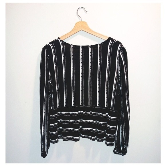 Paper Crane Oversize Peplum Top Size XS - Picture 7 of 7